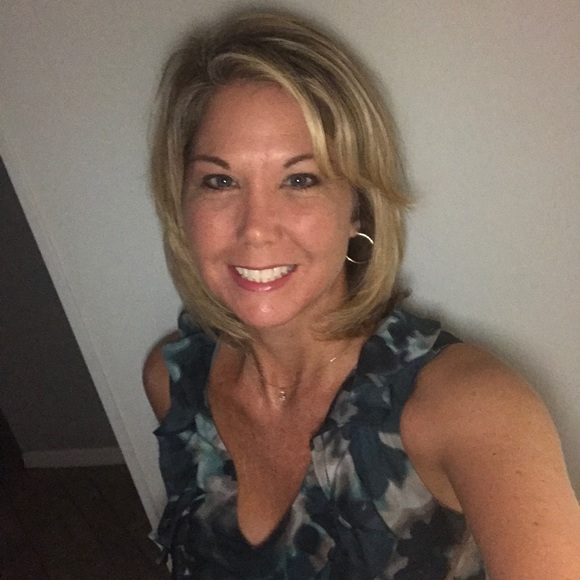 Meet your Posher, Dawn - Picture 2 of 3